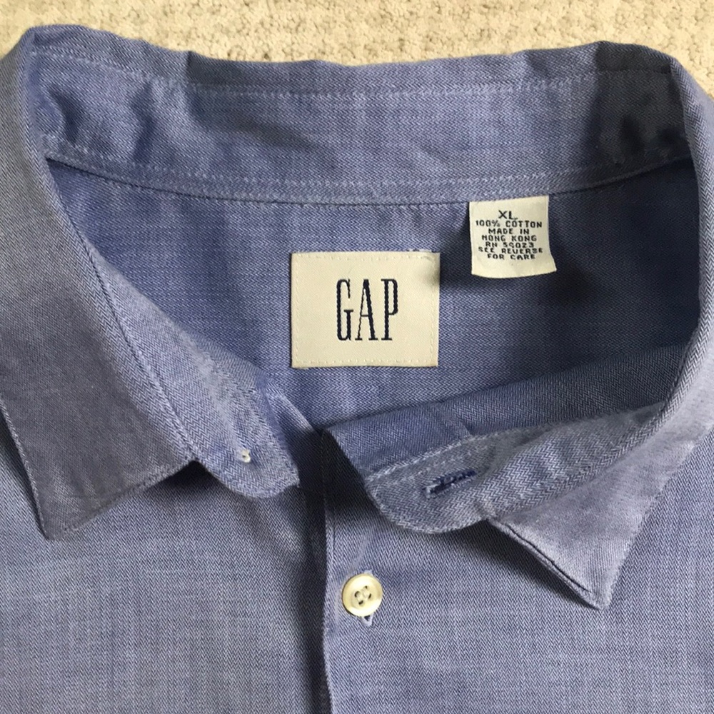 ⭐️ Men’s Gap casual shirt - Picture 2 of 6
